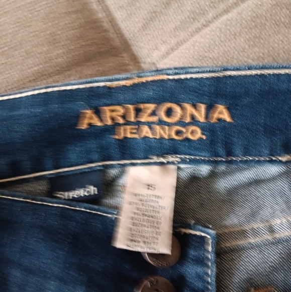 4 For $15💛Denim Capri Jeans w Cuffs - Picture 3 of 4